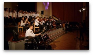 Seitenblick auf das AvH-Schulorchester beim 25. AvH-Weihnachtskonzert
