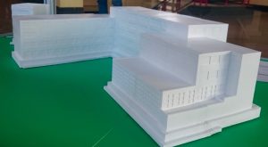 Dieses Modell von unserem Schulgebäude wurde im 3D-Druck erstellt.